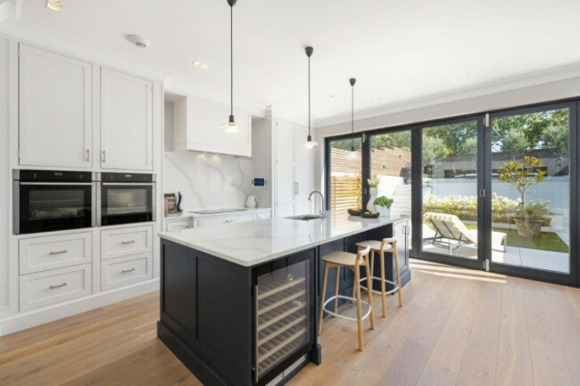 eyJidWNrZXQiOiJtZWRpYW1hc3Rlci1zM2V1IiwiZWRpdHMiOnsicmVzaXplIjp7ImZpdCI6Imluc2lkZSIsIndpZHRoIjoxMjAwLCJoZWlnaHQiOjEyMDB9fSwib3V0cHV0Rm9ybWF0IjoianBlZyIsImtleSI6IjgvOS84OTAwMjMwZi1kMDI2LTQwYjctOTMwMi1mNDhhMzNlNGNkOGQuSlBFRyJ9