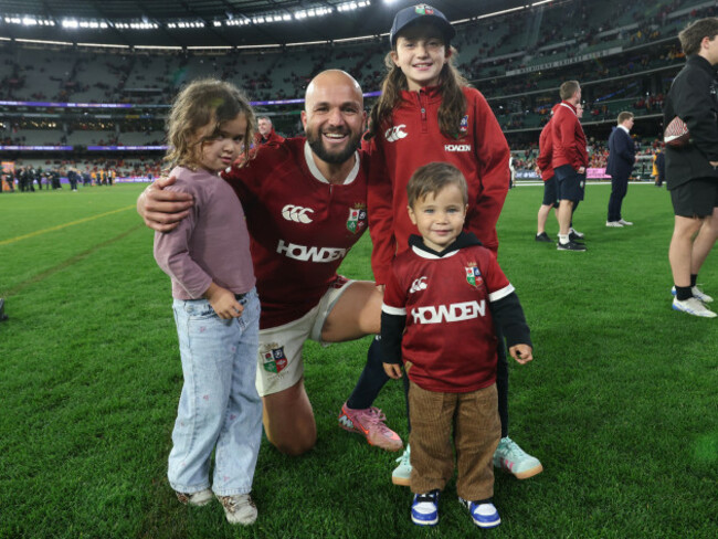 jamison-gibson-park-celebrates-after-the-match-with-his-children-isabella-iris-and-jai