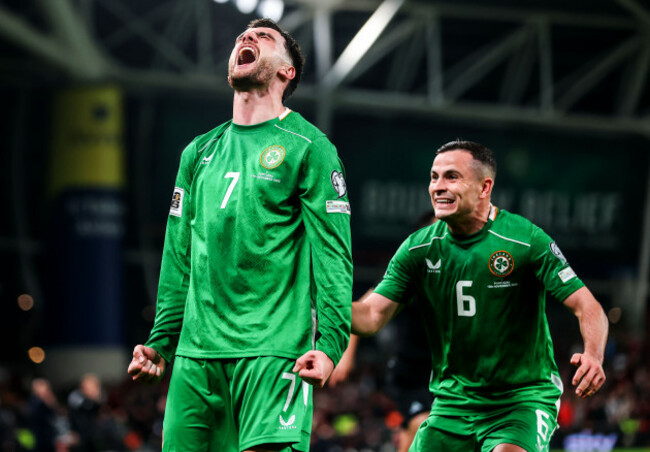 troy-parrott-celebrates-scoring-his-sides-second-goal-with-josh-cullen