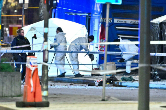 stockholm-sweden-14th-nov-2025-stockholm-sweden-20251114police-technicians-at-the-scene-where-a-bus-crashed-into-a-bus-shelter-in-ostermalm-in-stockholm-on-friday-afternoon-at-around-330-p-mseve