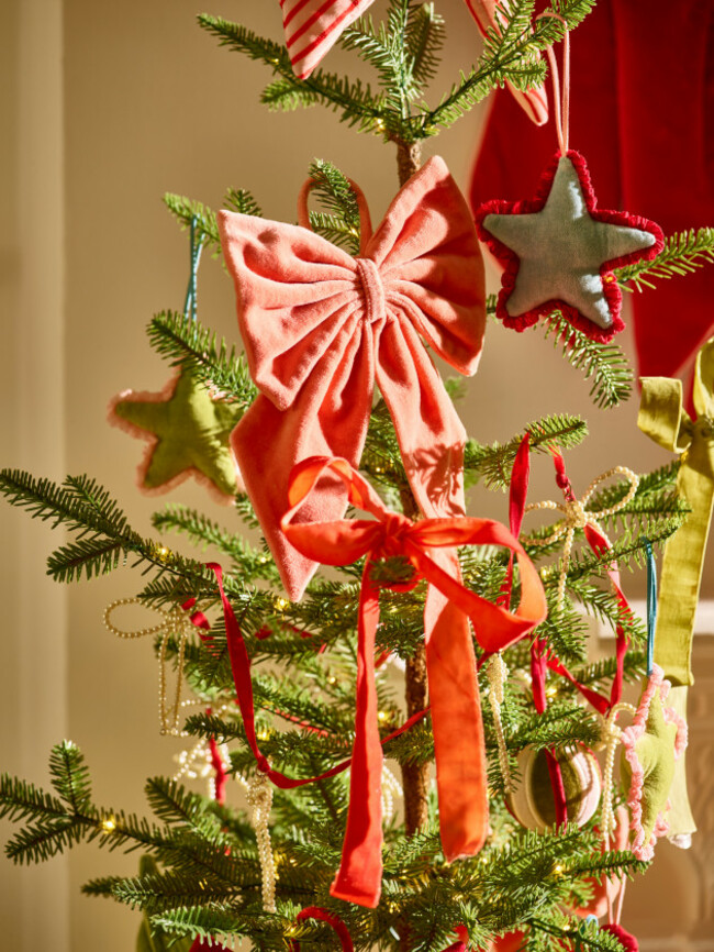 oliver_bonas-pearl_bow_red_ribon_garland_19.5-ref2134782