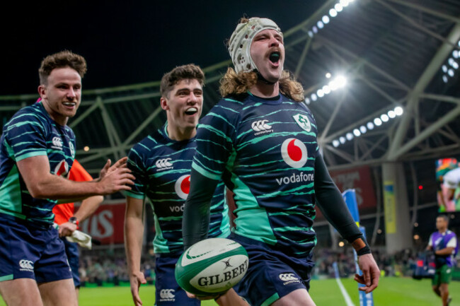 mack-hansen-celebrates-scoring-a-try