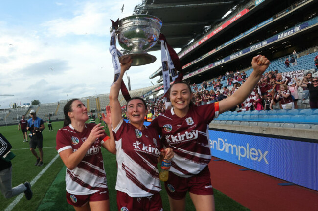 ailish-oreilly-aoife-donohue-and-rachael-hanniffy-celebrate