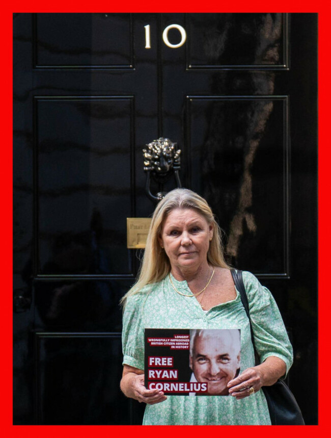 pabest-heather-cornelius-poses-as-she-hands-a-letter-to-10-downing-street-london-urging-prime-minister-sir-keir-starmer-to-meet-her-and-take-immediate-action-to-secure-her-husbands-release-british