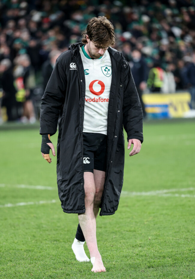 mack-hansen-dejected-after-the-match