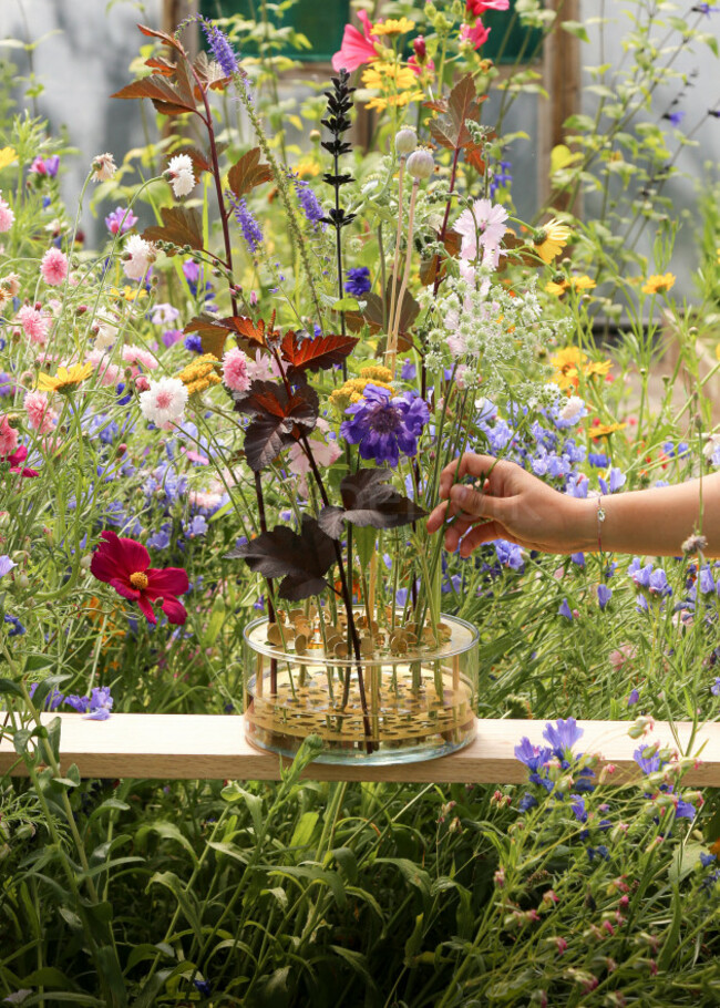 Superfolk Petal Vase Portrait