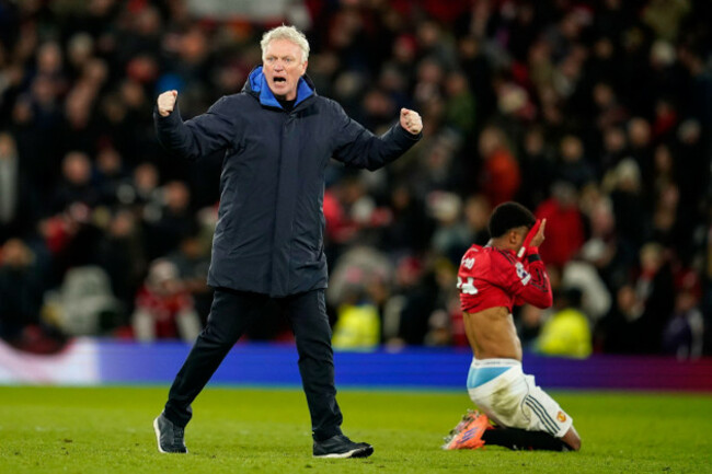 evertons-head-coach-david-moyes-celebrates-after-the-english-premier-league-soccer-match-between-manchester-united-and-everton-in-manchester-england-monday-nov-24-2025-ap-photodave-thompson