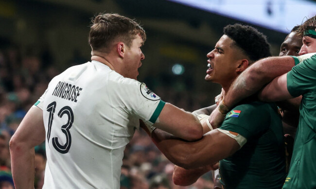 garry-ringrose-and-sacha-feinberg-mngomezulu-clash-off-the-ball