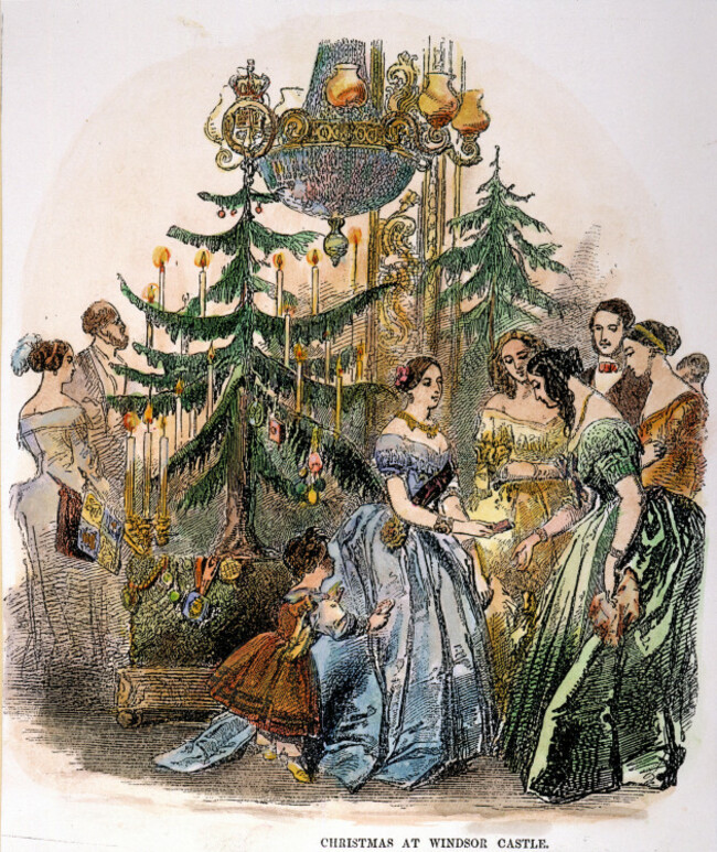 queen-victoria-nhanding-out-christmas-gifts-at-windsor-castle-wood-engraving-1846