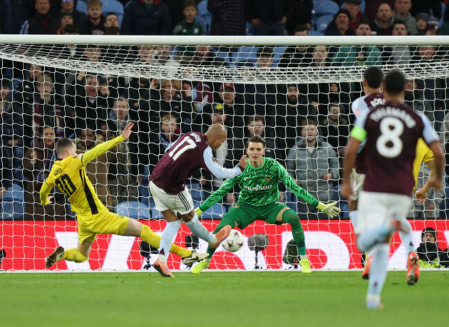 birmingham-uk-27th-nov-2025-donyell-malen-of-aston-villa-scores-their-second-goal-past-marvin-keller-of-young-boys-during-the-aston-villa-vs-young-boys-uefa-europa-league-match-at-villa-park-birm