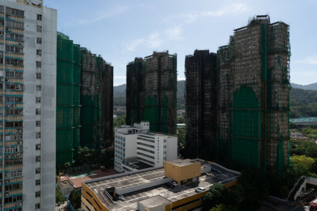 hong-kong-hong-kong-28th-nov-2025-a-general-view-showing-the-buildings-at-the-scene-of-where-a-major-fire-engulfs-several-residential-buildings-at-wang-fuk-court-on-november-28-2025-in-hong-kong