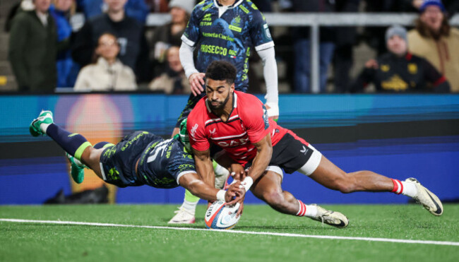 rob-baloucoune-scores-their-first-try-despite-rhyno-smith