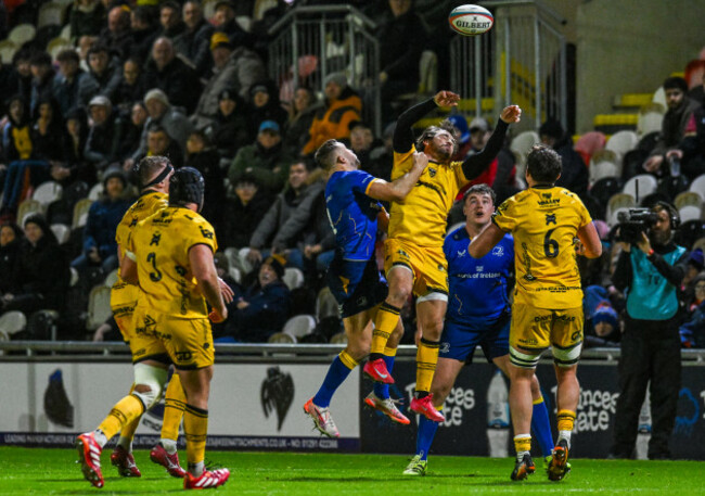 jordan-larmour-and-rhodri-williams-compete-for-a-high-ball