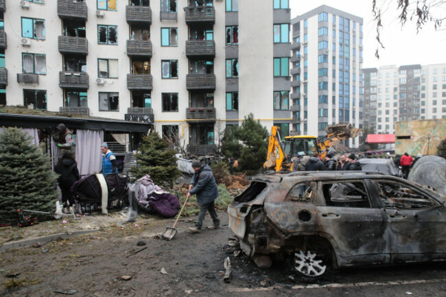 sofiivska-borshchahivka-ukraine-29th-nov-2025-municipal-workers-remove-the-debris-at-a-housing-estate-damaged-by-a-russian-missile-and-drone-attack-in-sofiivska-borshchahivka-village-bucha-distri