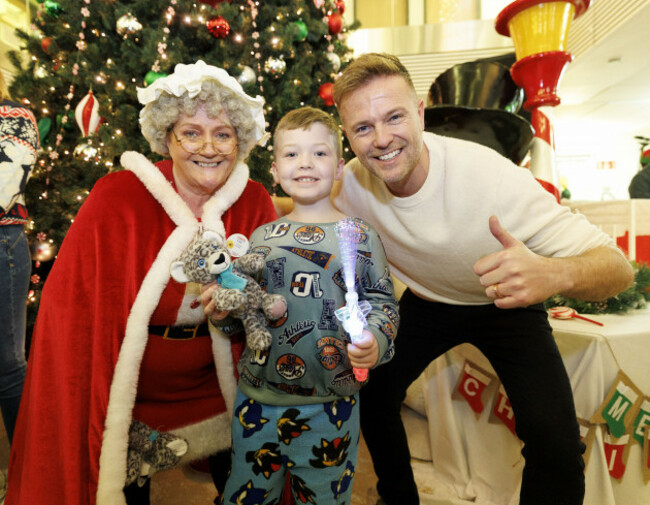 CHF Light up Crumlin Hospital 015 (1)