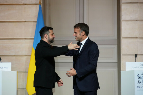 french-president-emmanuel-macron-right-and-ukrainian-president-volodymyr-zelenskyy-hug-each-other-after-a-joint-press-conference-at-the-elysee-palace-in-paris-monday-dec-1-2025-ap-photochristo