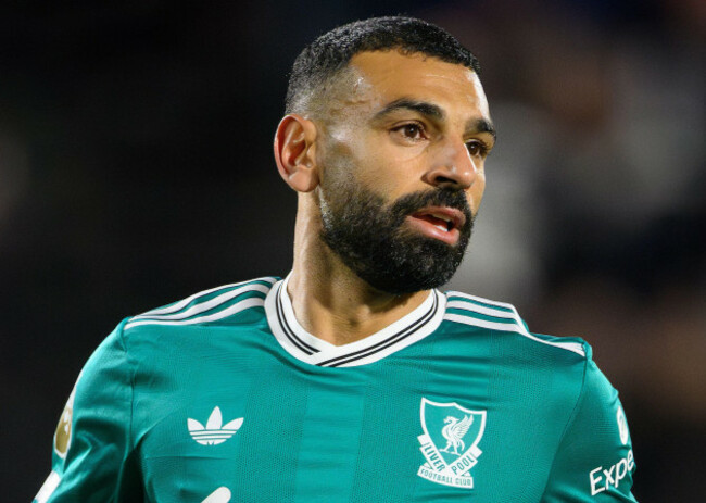 london-uk-25th-oct-2025-brentford-v-liverpool-premier-league-gtech-community-stadium-london-liverpools-mo-salah-in-action-picture-credit-mark-painalamy-live-news