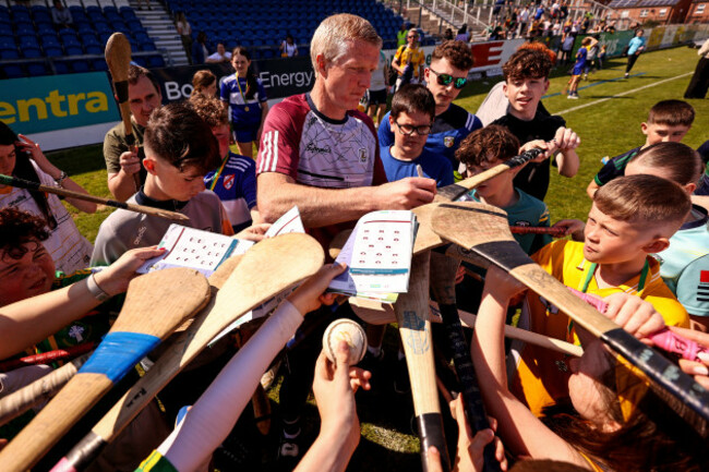 henry-shefflin-signs-hurls-for-fans-after-the-game