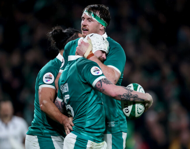 mack-hansen-celebrates-with-ran-baird-after-he-scores-his-2nd-try-of-the-match