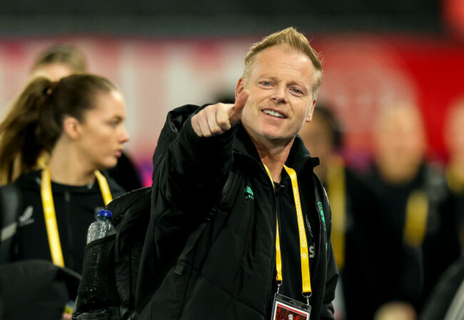 alan-mahon-arrives-ahead-of-the-game