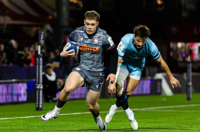gloucester-england-uk-7-december-2025-rob-russell-of-gloucester-rugby-evades-a-tackle-during-the-investec-champions-cup-match-gloucester-rugby-v-castres-olympiquecredit-nick-b-imagesalamy