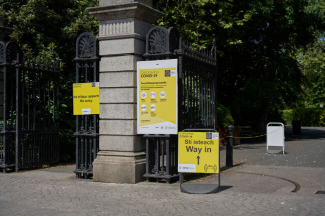signs-instructing-the-public-during-coronavirus-pandemic-in-dublin-city-ireland