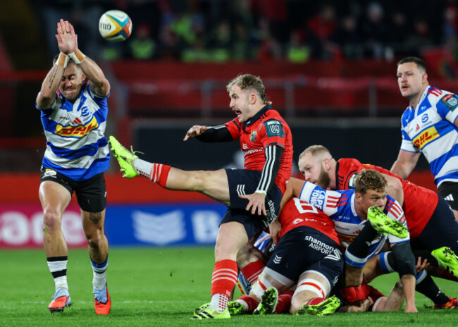 stefan-ungerer-fails-to-block-a-kick-from-craig-casey