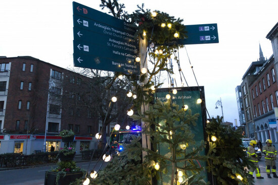 dublin-ireland-09th-december-2025-broken-branches-and-christmas-lights-cover-a-street-sign-at-cornmarket-in-dublin-city-as-a-christmas-tree-is-knocked-down-by-heavy-winds-during-storm-bram