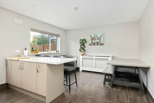 eyJidWNrZXQiOiJtZWRpYW1hc3Rlci1zM2V1IiwiZWRpdHMiOnsicmVzaXplIjp7ImZpdCI6Imluc2lkZSIsIndpZHRoIjoxMjAwLCJoZWlnaHQiOjEyMDB9fSwib3V0cHV0Rm9ybWF0IjoianBlZyIsImtleSI6IjkvYS85YTkzMDA5Yi0zNWUyLTRhYTUtYTc3Zi0yZjcxYTUwOGEyNDguanBnIn0=