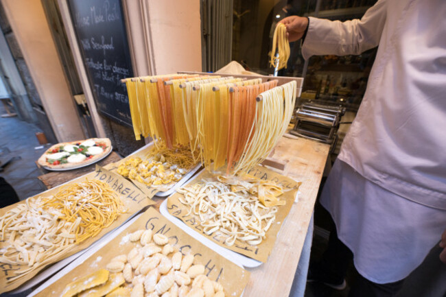 fresh-pasta-raw-displayed-in-a-restaurant-in-center-city-rome-italy
