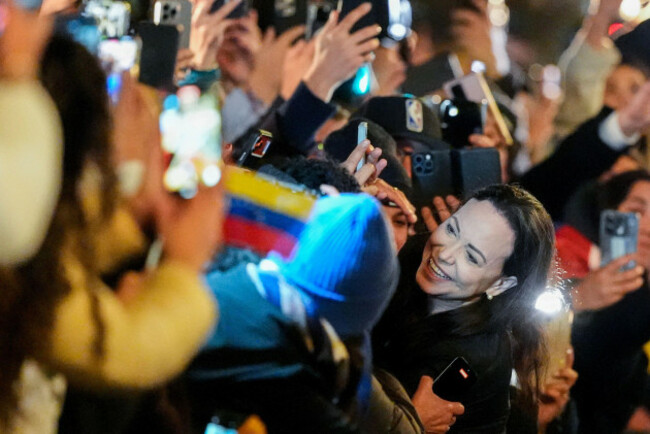 nobel-peace-prize-laureate-maria-corina-machado-with-the-crowd-gathered-in-front-of-the-grand-hotel-in-oslo-norway-early-thursday-dec-11-2025-lise-aserudntb-scanpix-via-ap