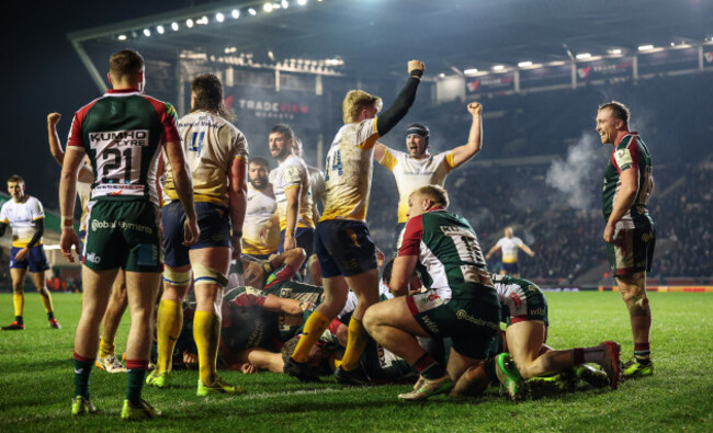 tommy-obrien-and-caelan-doris-celebrate-dan-sheehans-try