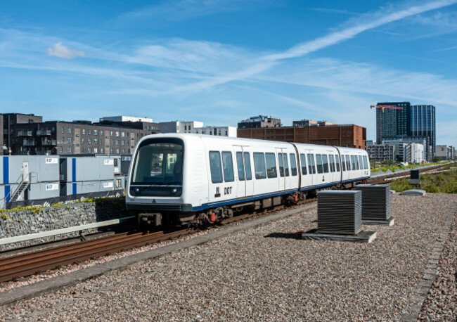 driverless-electric-metro-train-approaching-vestamager-station-in-orestad-amager-copenhagen-denmark-europe