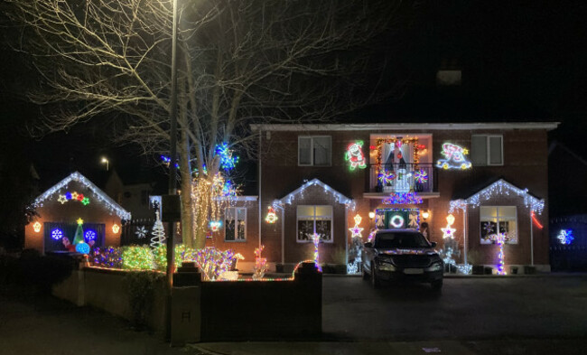 996Christmas Houses_90739904