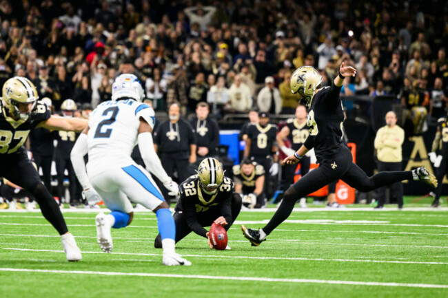 new-orleans-saints-place-kicker-charlie-smyth-39-kicks-in-the-second-half-of-an-nfl-football-game-against-the-carolina-panthers-sunday-dec-14-2025-in-new-orleans-ap-photoella-hall