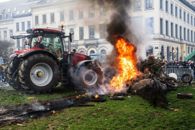 protestors-burn-tires-during-a-demonstration-of-european-farmers-outside-the-eu-summit-meeting-in-brussels-thursday-dec-18-2025-ap-photomarius-burgelman