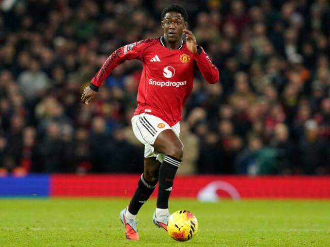 manchester-uk-15th-dec-2025-kobbie-mainoo-of-manchester-united-during-the-manchester-united-vs-afc-bournemouth-premier-league-match-at-old-trafford-manchester-picture-credit-should-read-andrew