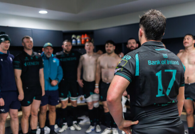 billy-bohan-leads-the-team-in-the-fields-of-athenry