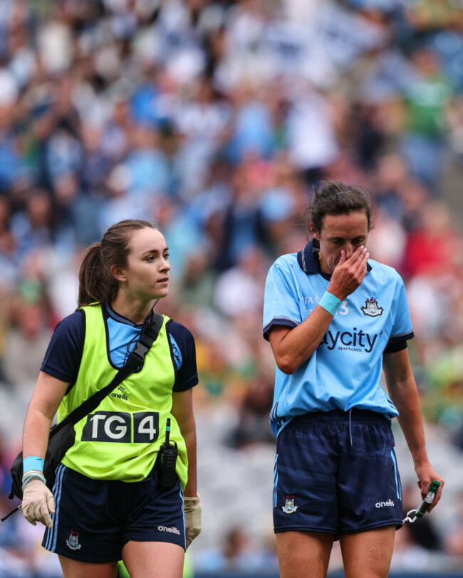 hannah-tyrell-dejected-as-she-leaves-the-field-due-to-an-injury