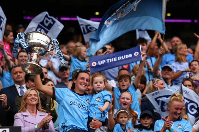hannah-tyrell-lifts-the-brendan-martin-cup-with-her-daughter-aoife