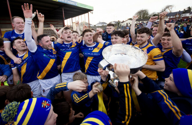 loughrea-celebrate-with-the-cup