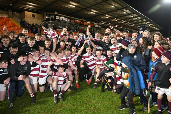 slaughtneil-players-celebrate-with-the-cup