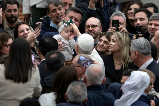 vatican-city-vatican-22nd-dec-2025-pope-leo-xiv-meets-for-the-first-time-the-employees-of-the-holy-see-of-the-governorate-of-the-vatican-city-state-and-of-the-vicariate-of-rome-to-exchange-chris