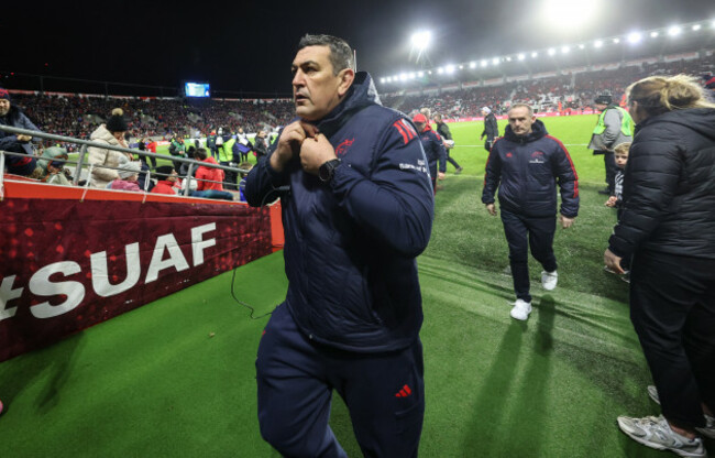 clayton-mcmillan-makes-his-way-in-ahead-of-the-match