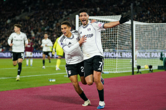 london-uk-27th-dec-2025-raul-jimenez-of-fulham-celebrating-his-goal-to-make-it-0-1-during-the-west-ham-united-v-fulham-premier-league-match-at-the-london-stadium-london-england-on-27-december-20