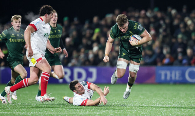 cian-prendergast-breaks-away-from-james-hume