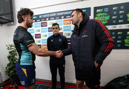 caelan-doris-peter-martin-and-tadhg-beirne-at-the-coin-toss-ahead-of-the-match