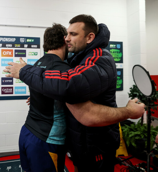 caelan-doris-peter-martin-and-tadhg-beirne-at-the-coin-toss-ahead-of-the-match