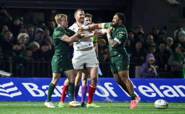 tempers-flare-between-stuart-mccloskey-and-bundee-aki