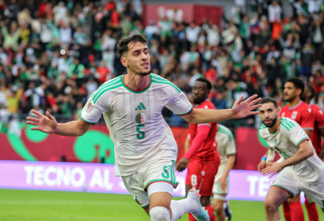 rabat-morocco-31st-dec-2025-algeria-defender-zineddine-belaid-5-during-the-africa-cup-of-nations-can-group-e-football-match-between-equatorial-guinea-and-algeria-at-moulay-hassan-stadium-in-ra